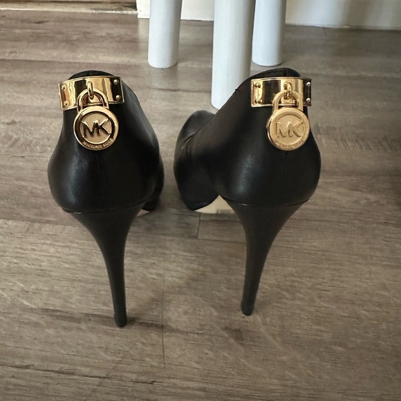 MICHAEL Michael Kors Hamilton Platform Pumps Black 6.5 - Picture 8 of 9